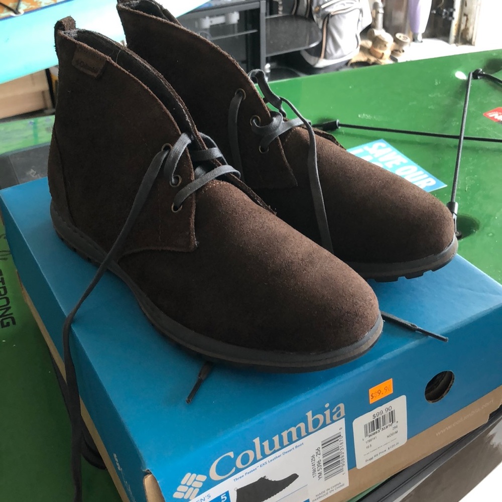 Men’s Columbia suede boots